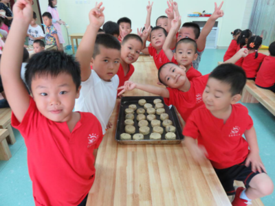 東營經濟技術開發(fā)區(qū)東凱幼兒園開展&ldquo;做月餅,迎中秋&rdquo;活動